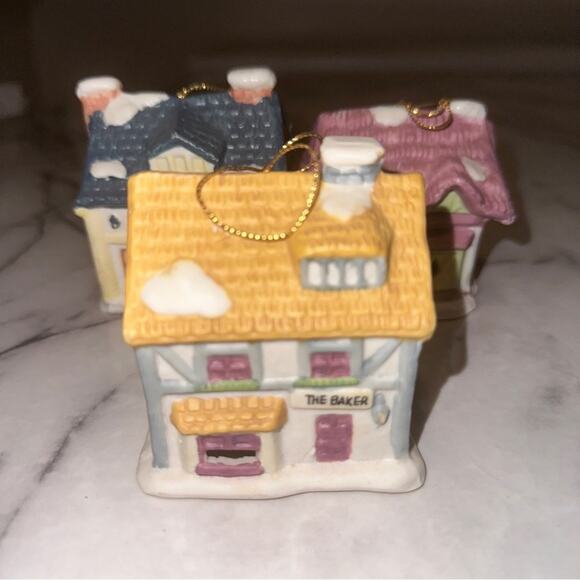 1991 Readers Digest The Baker Bell Ornament PLUS BONUS Grocer Queens Inn - Picture 2 of 8